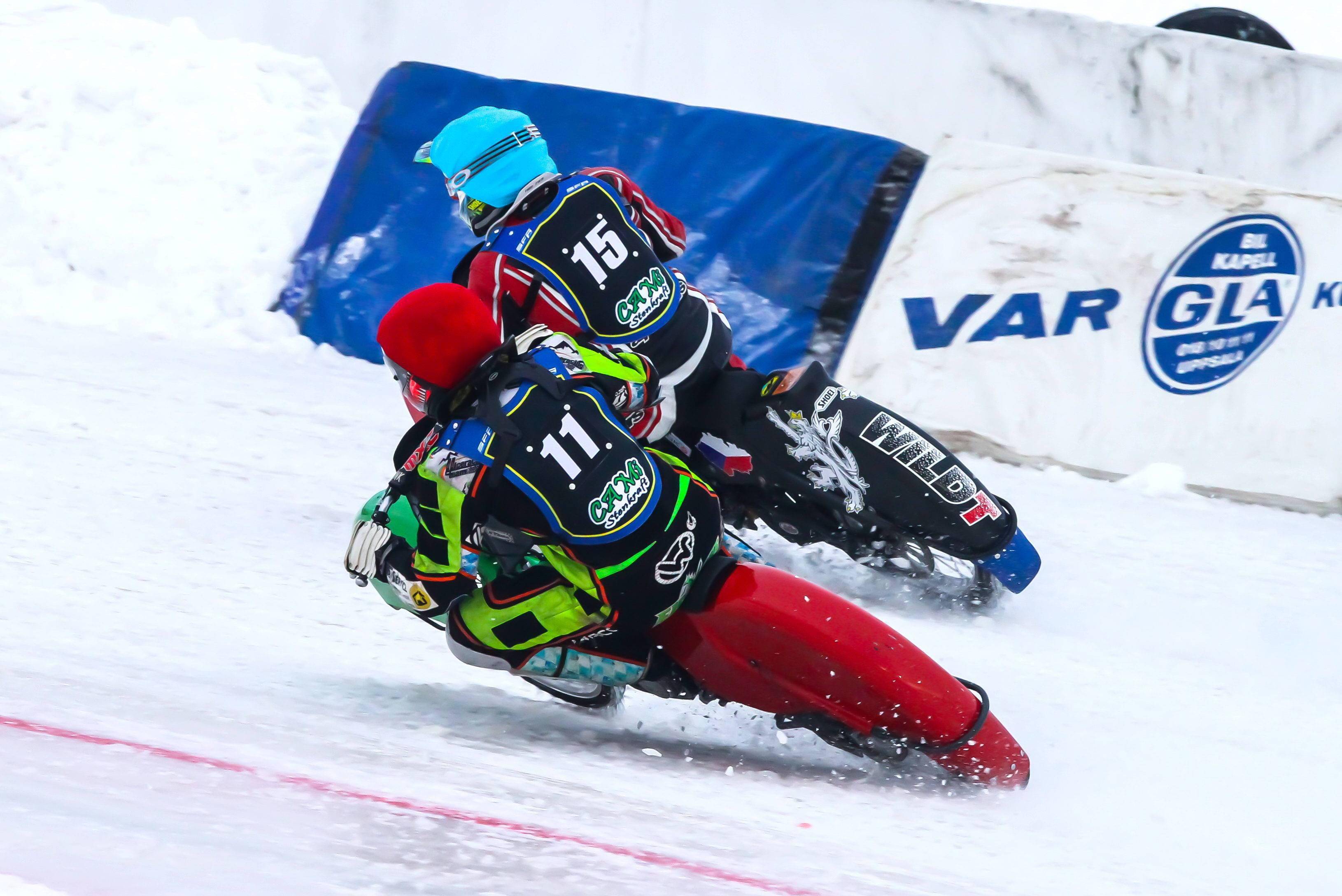 包含瑞典出乎意料地击败俄罗斯，小组赛形势激烈的词条