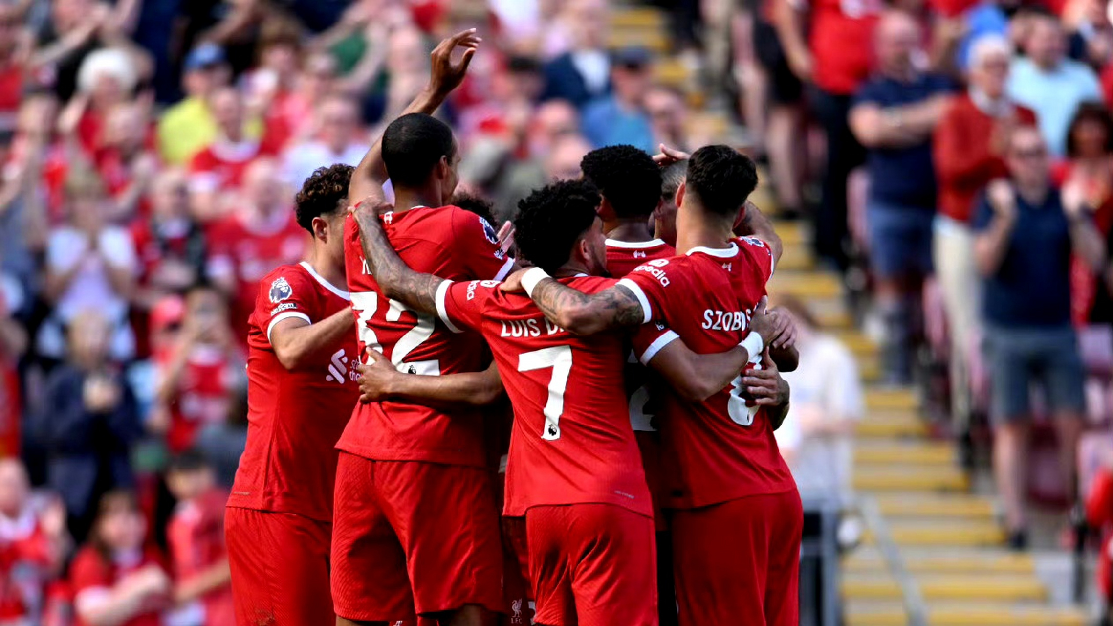 利物浦主场胜利，跻身英超前四