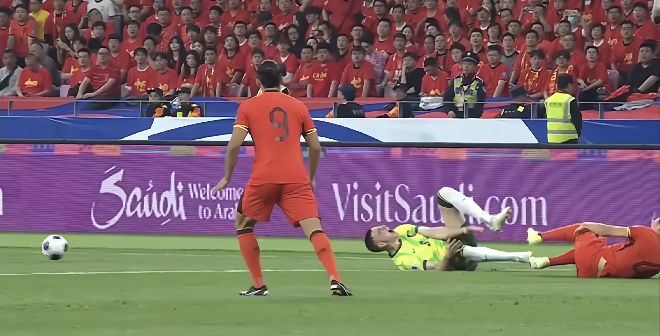 淘汰赛首回合开打硬战紧张赛况惊心的简单介绍 淘汰赛首回合开打硬战紧张赛况惊心的简单介绍