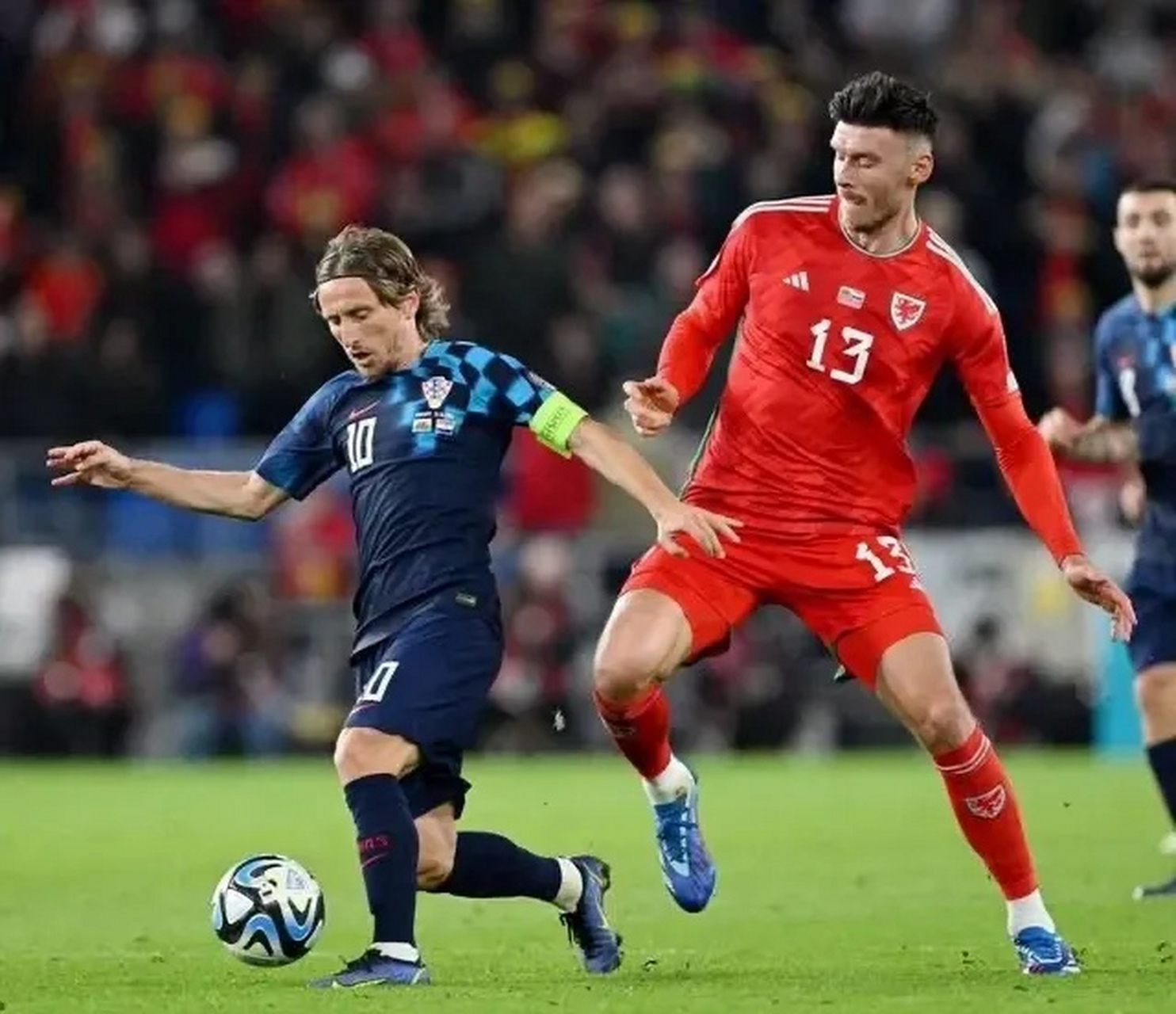 关于英格兰在欧预赛比赛中逼平克罗地亚，双方得分平局的信息