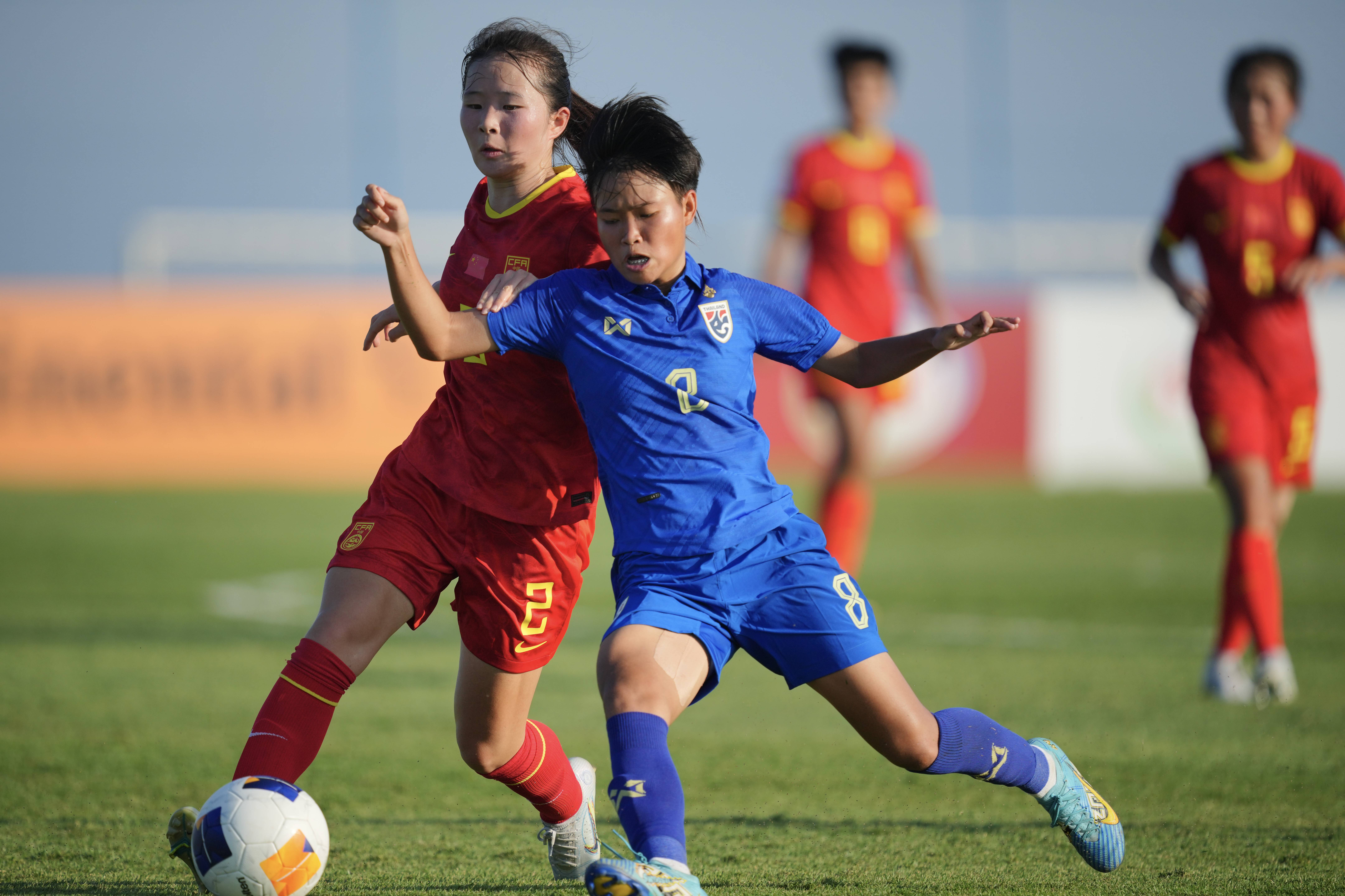 亚洲杯足球赛上中国女球员表现出色 亚洲杯足球赛上中国女球员表现出色