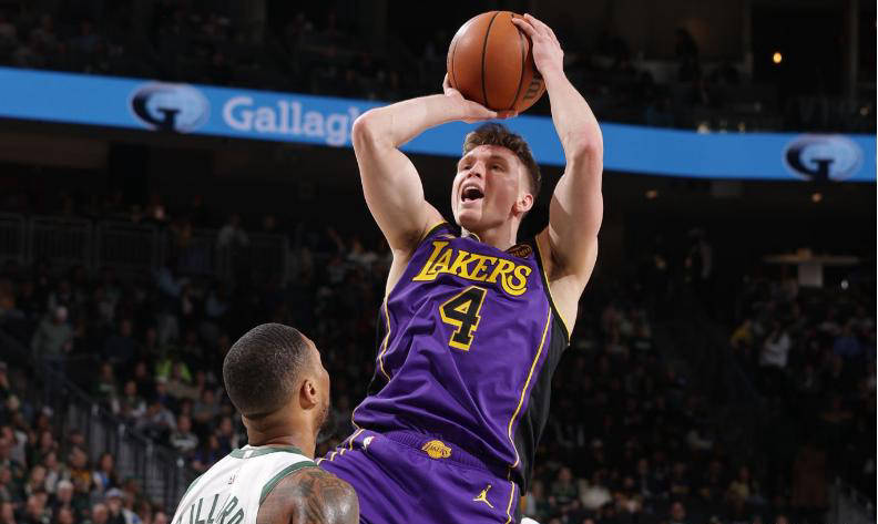 湖人主帅表态力挺新秀,称赞表现出色 湖人主帅表态力挺新秀,称赞表现出色