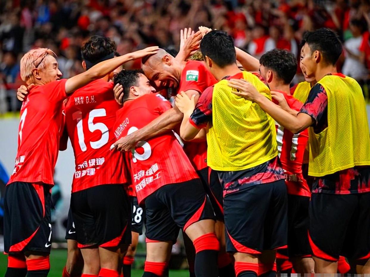 顶级球队汇聚一堂,中超联赛赛季注定精彩无限 顶级球队汇聚一堂,中超联赛赛季注定精彩无限