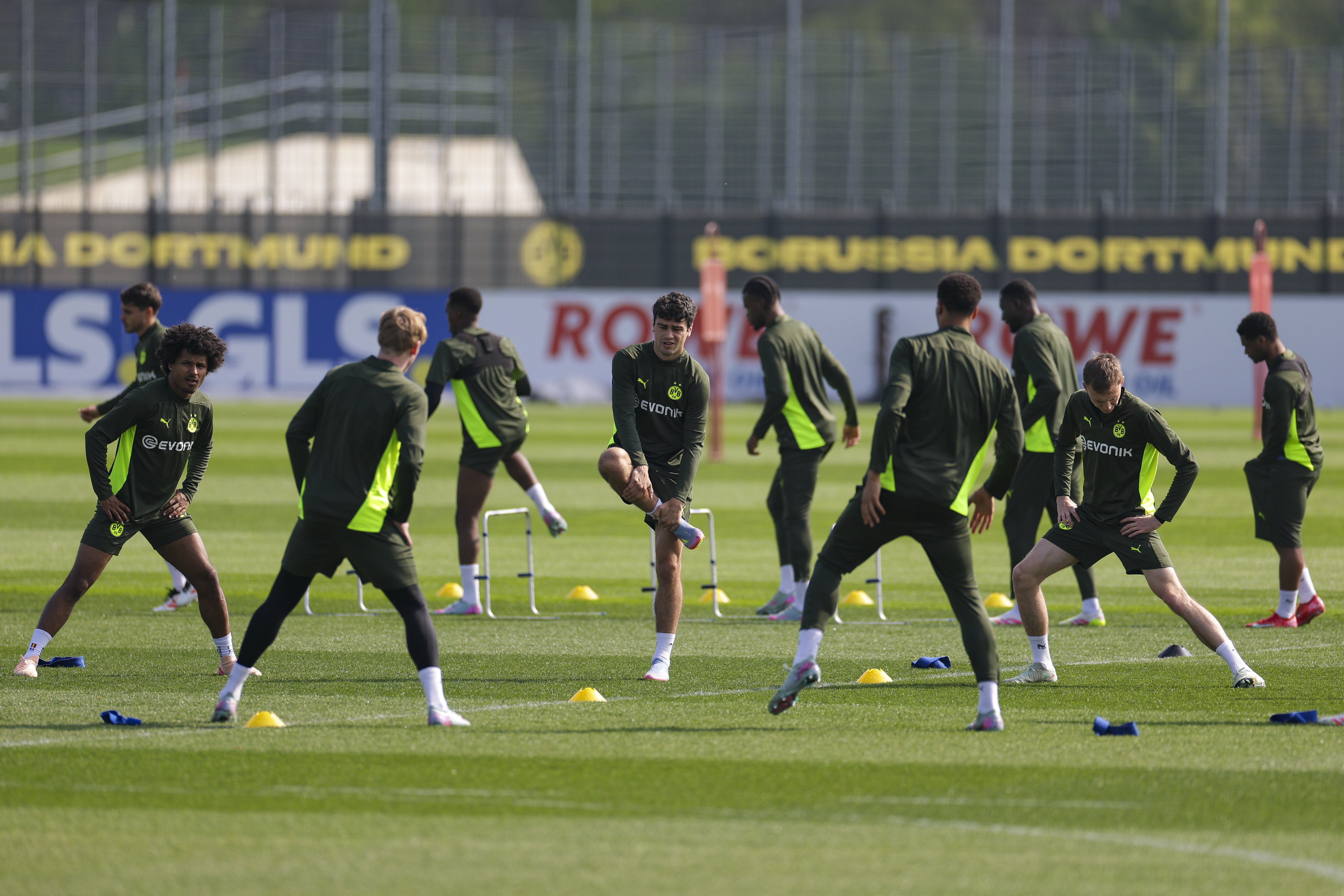 关于激烈角逐:欧洲俱乐部足球赛场纷争的信息 关于激烈角逐:欧洲俱乐部足球赛场纷争的信息