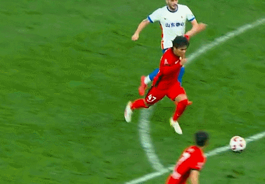 山东泰山客场逼平广州富力,保持不败战绩 山东泰山客场逼平广州富力,保持不败战绩