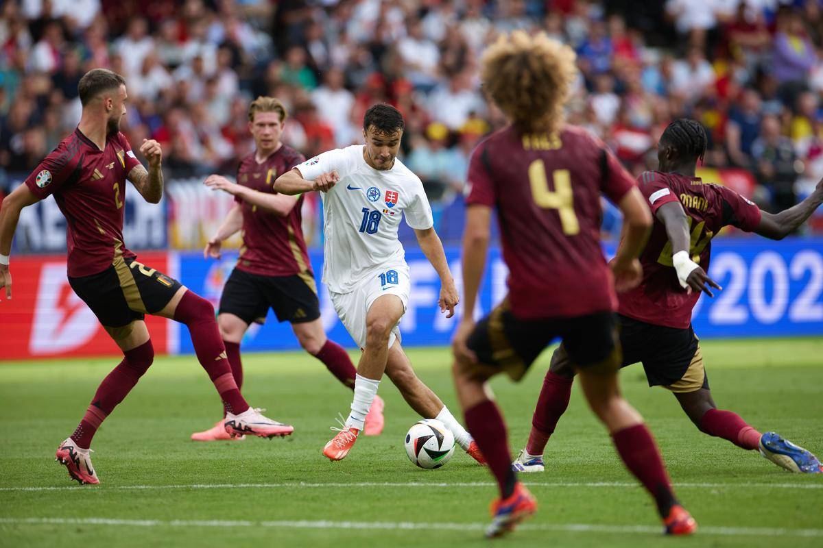 关于斯洛伐克击败波兰,欧洲杯赛场战绩大逆转的信息 关于斯洛伐克击败波兰,欧洲杯赛场战绩大逆转的信息