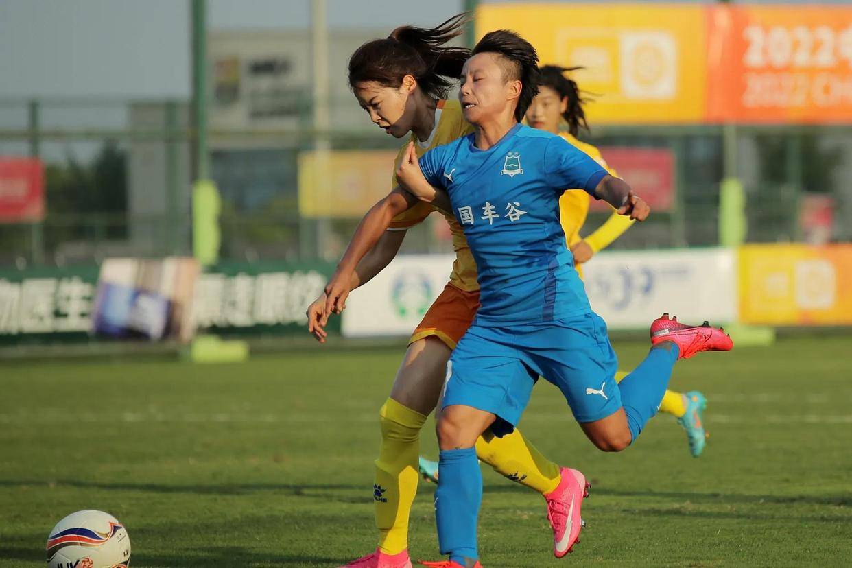 足协杯赛场上,中国女足表现出色 足协杯赛场上,中国女足表现出色