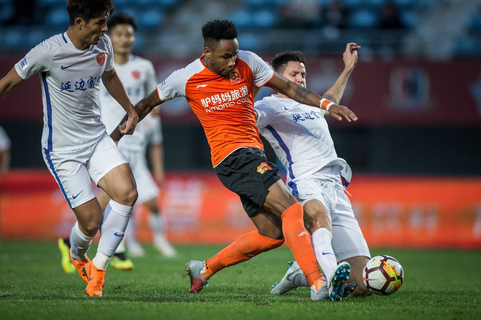 浙江绿城主场战平武汉卓尔,终结不胜记录 浙江绿城主场战平武汉卓尔,终结不胜记录