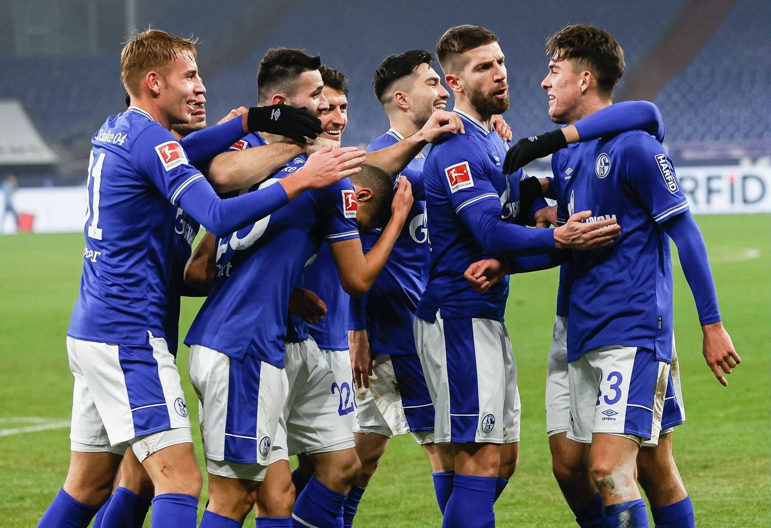 法兰克福主场大胜柏林赫塔,稳步上升领跑积分 法兰克福主场大胜柏林赫塔,稳步上升领跑积分