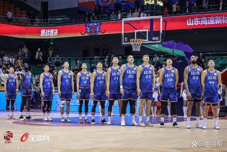 山东男篮紧随广东队,保持领先 山东男篮紧随广东队,保持领先