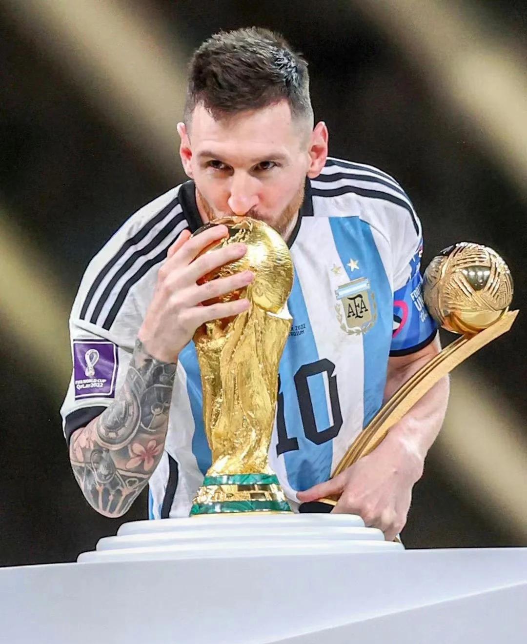 疯狂的足球狂欢，球场上的精彩不容错过！