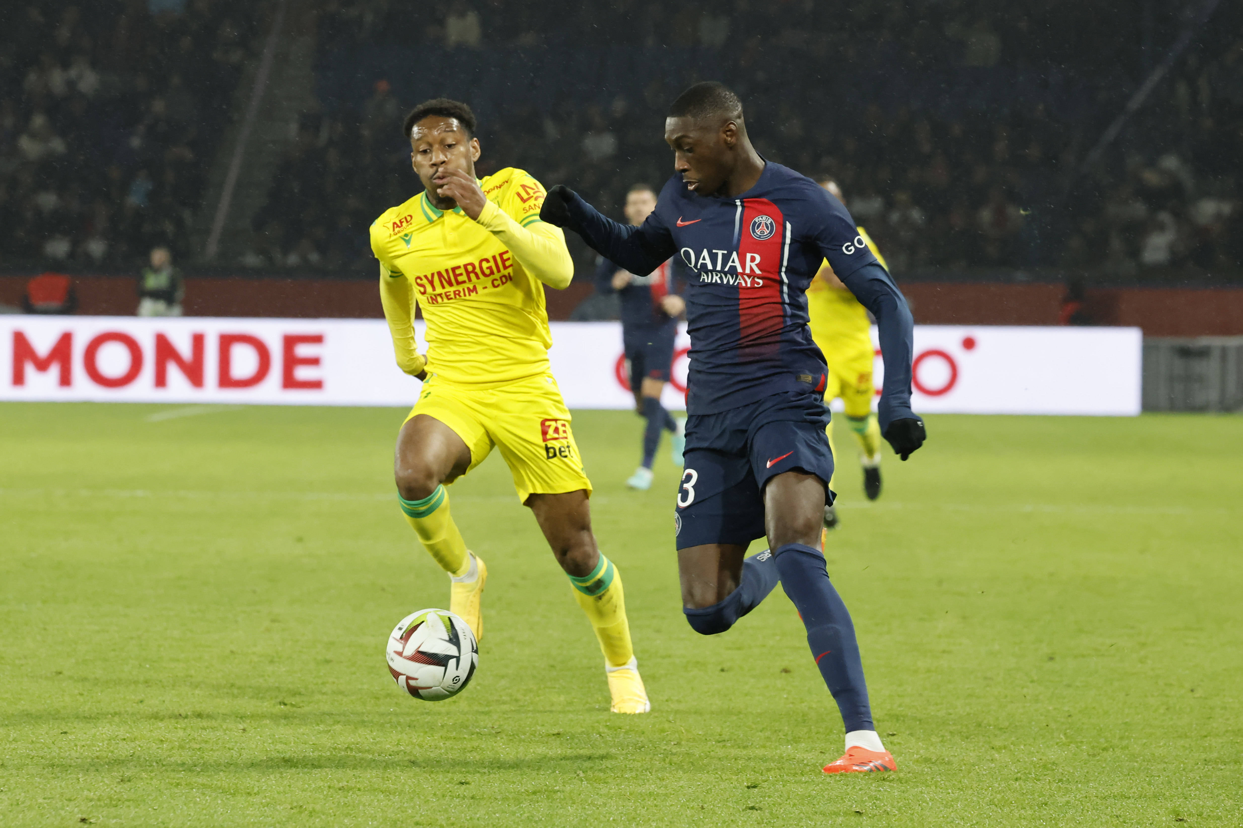 强队瞄准冠军榜首,法甲联赛竞争激烈! 强队瞄准冠军榜首,法甲联赛竞争激烈!