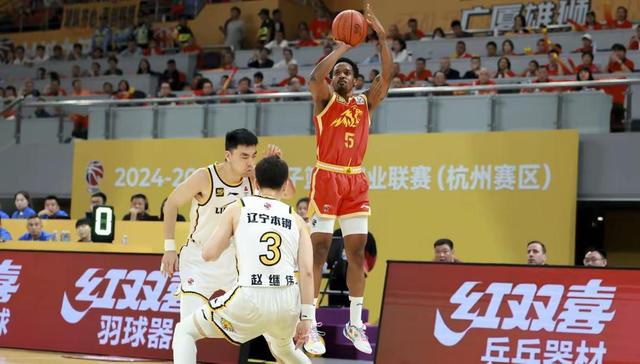 辽宁男篮翻盘深圳队,豪取胜利 辽宁男篮翻盘深圳队,豪取胜利