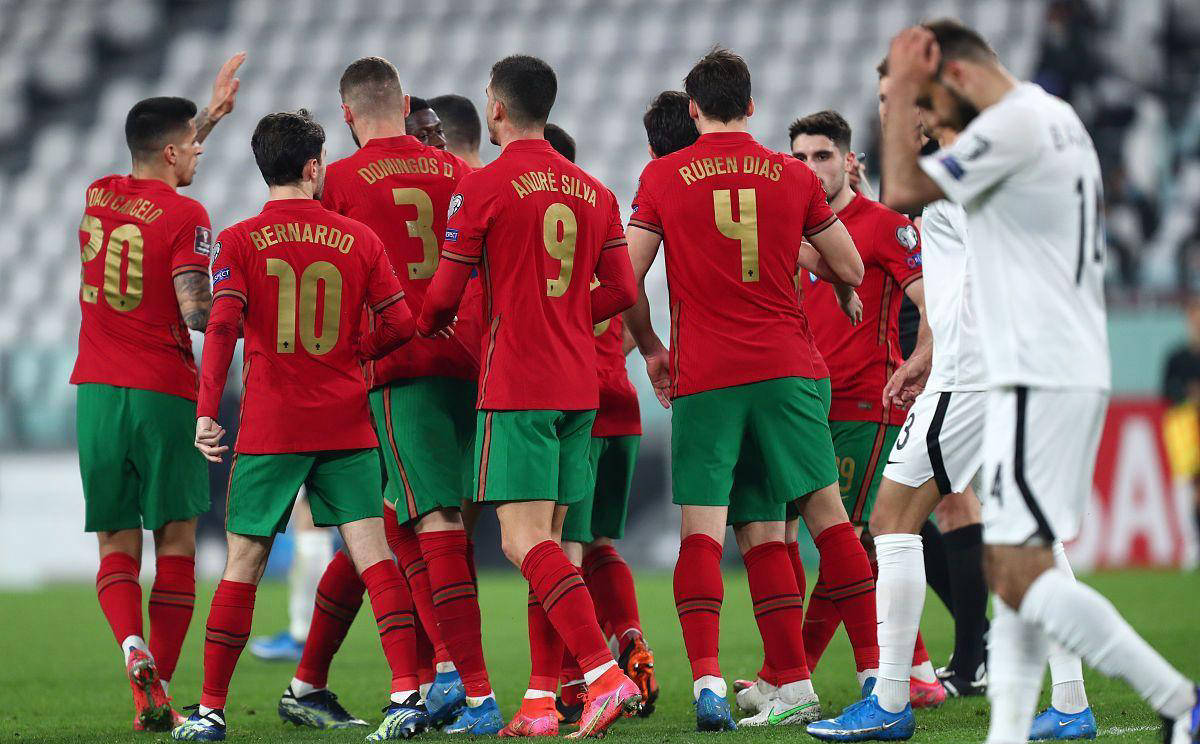 荷兰队在比赛中展现出色进攻实力 荷兰队在比赛中展现出色进攻实力