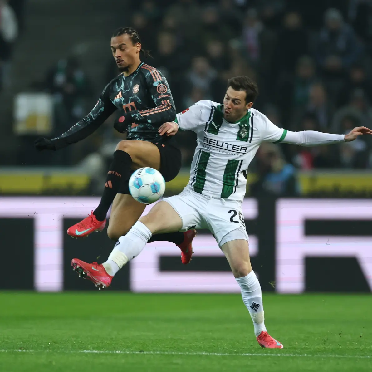 门兴格拉德巴赫客场惊险负于汉堡，保持低迷状态