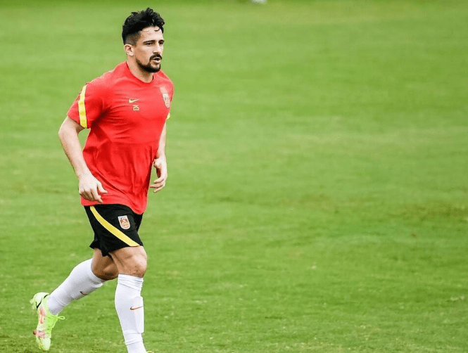 广州富力拟挖角巴甲球员，引进强援