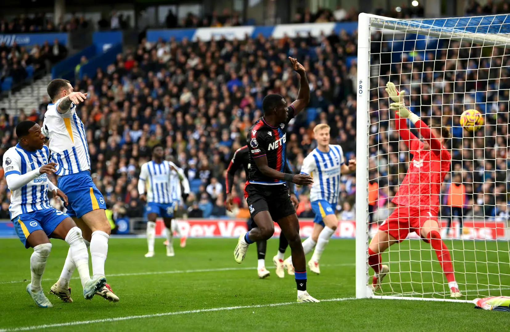 水晶宫客场大败,保级形势岌岌可危 水晶宫客场大败,保级形势岌岌可危