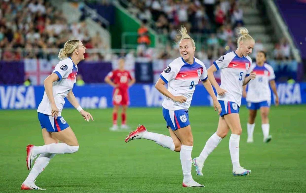 关于瑞典女足表现出色，轻松战胜对手的信息