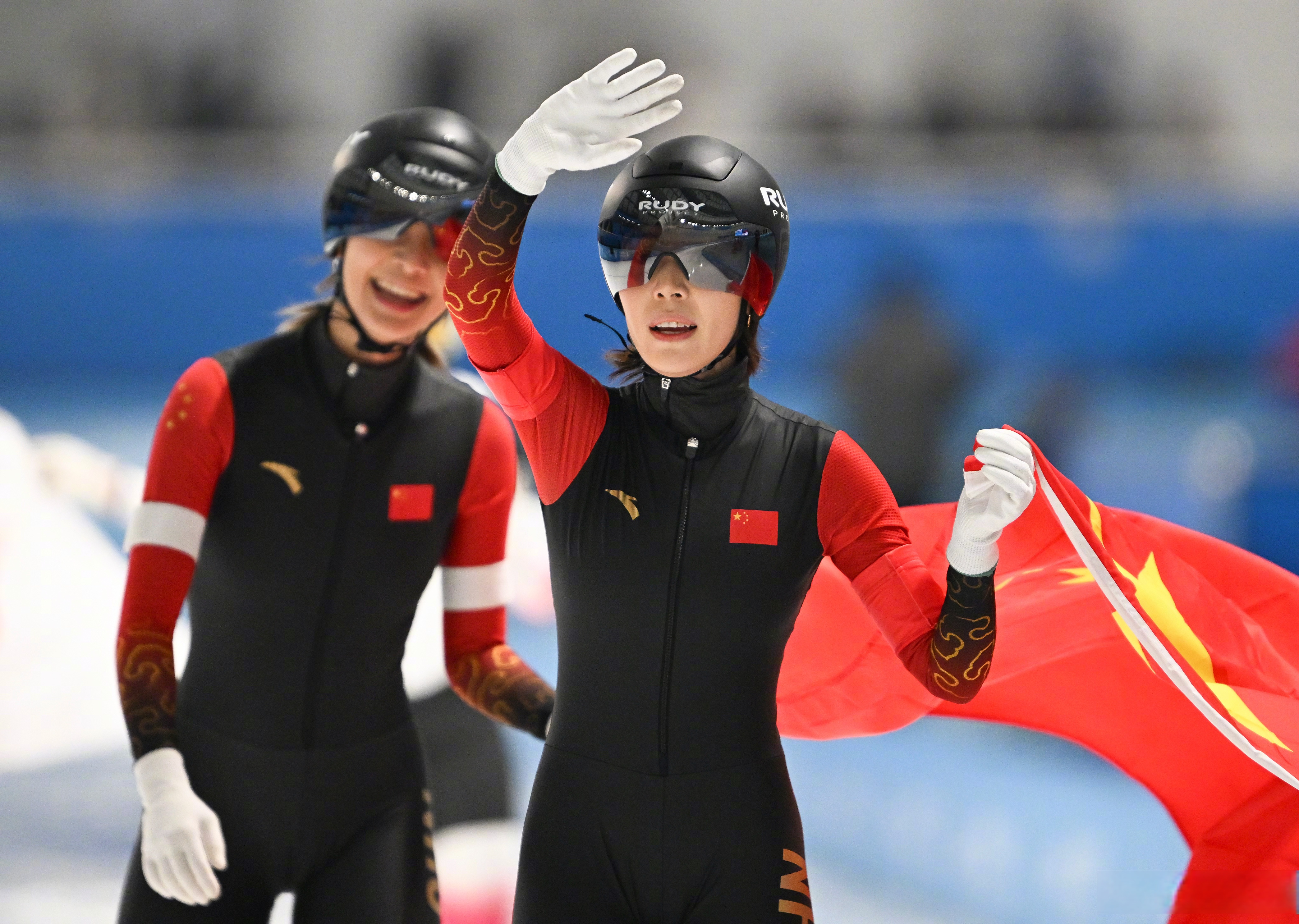 中国代表队夺金,展现队伍凝聚力 中国代表队夺金,展现队伍凝聚力