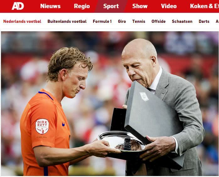 老将退役告别赛，感动球迷泪目