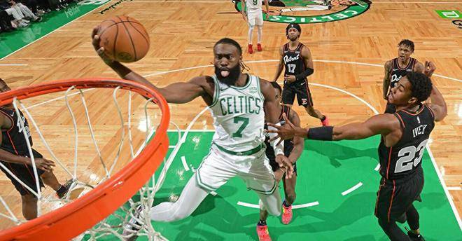 火箭马布里展现领袖风范,大胜凯尔特人 火箭马布里展现领袖风范,大胜凯尔特人