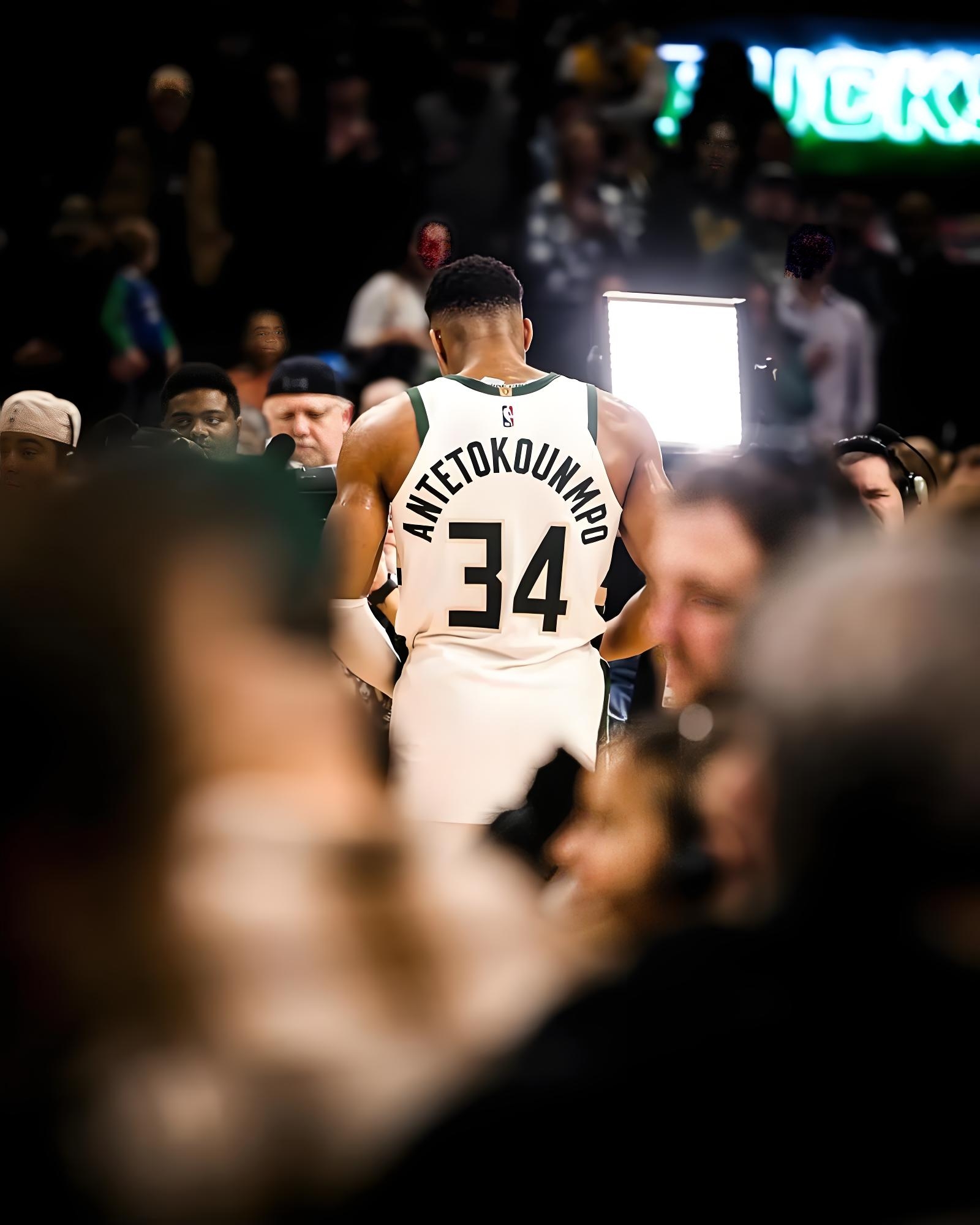 雄鹿横扫76人,字母哥狂砍40+24 雄鹿横扫76人,字母哥狂砍40+24