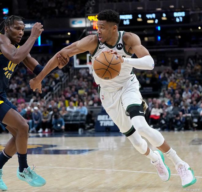 雄鹿客场力克尼克斯,字母哥砍下35分 雄鹿客场力克尼克斯,字母哥砍下35分