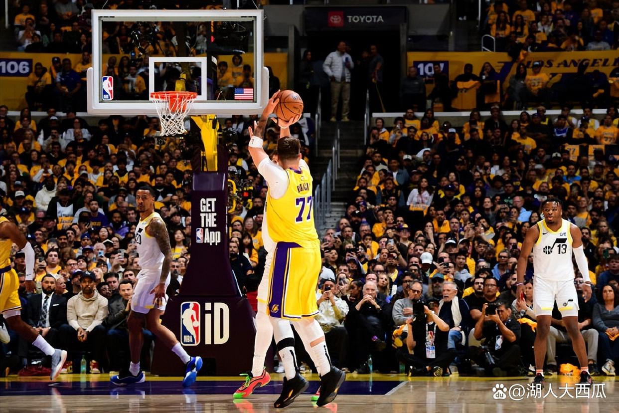 湖人大胜爵士，取得胜利