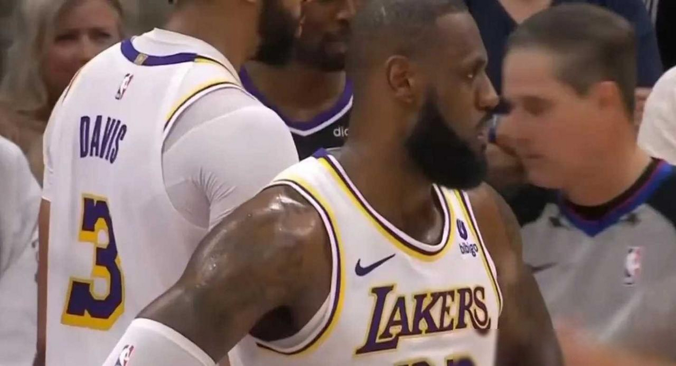 湖人击败快船,詹姆斯助攻创佳绩 湖人击败快船,詹姆斯助攻创佳绩